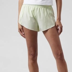 Athleta Hustle 3" Shorts Gym Shorts Calypso Mint Color Womens size Large
